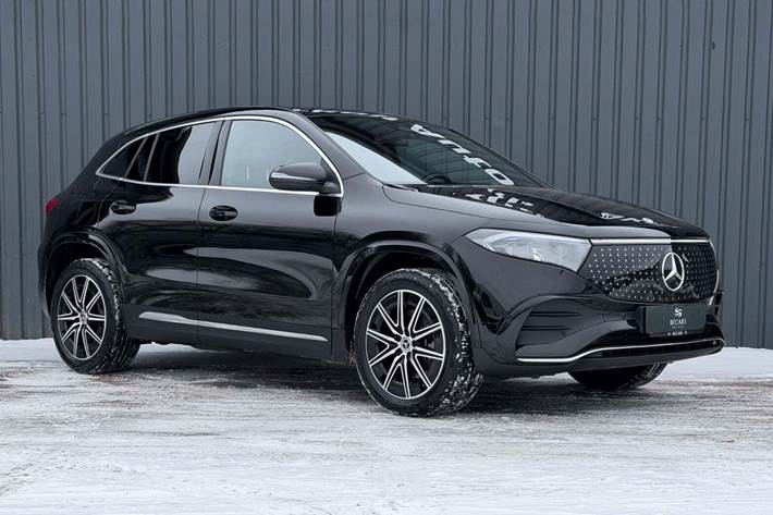 Sort Mercedes EQA250+ fra 2025 set udefra