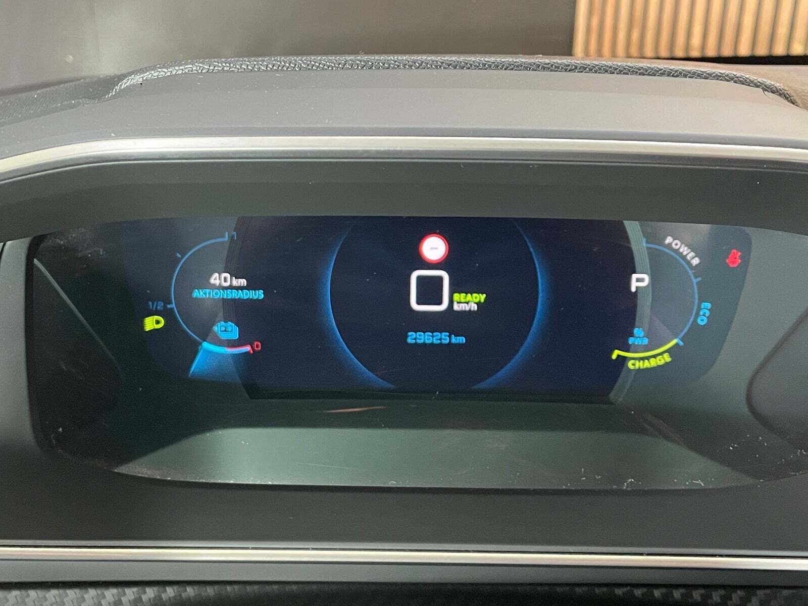 Sort Peugeot e-208 fra 2022