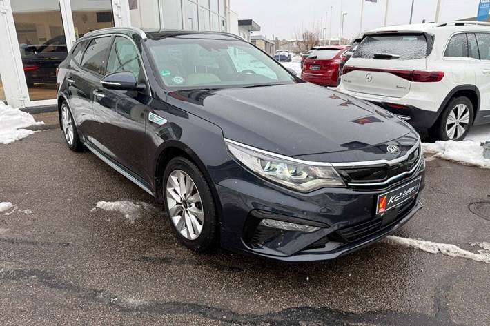 Blå Kia Optima fra 2020 set udefra