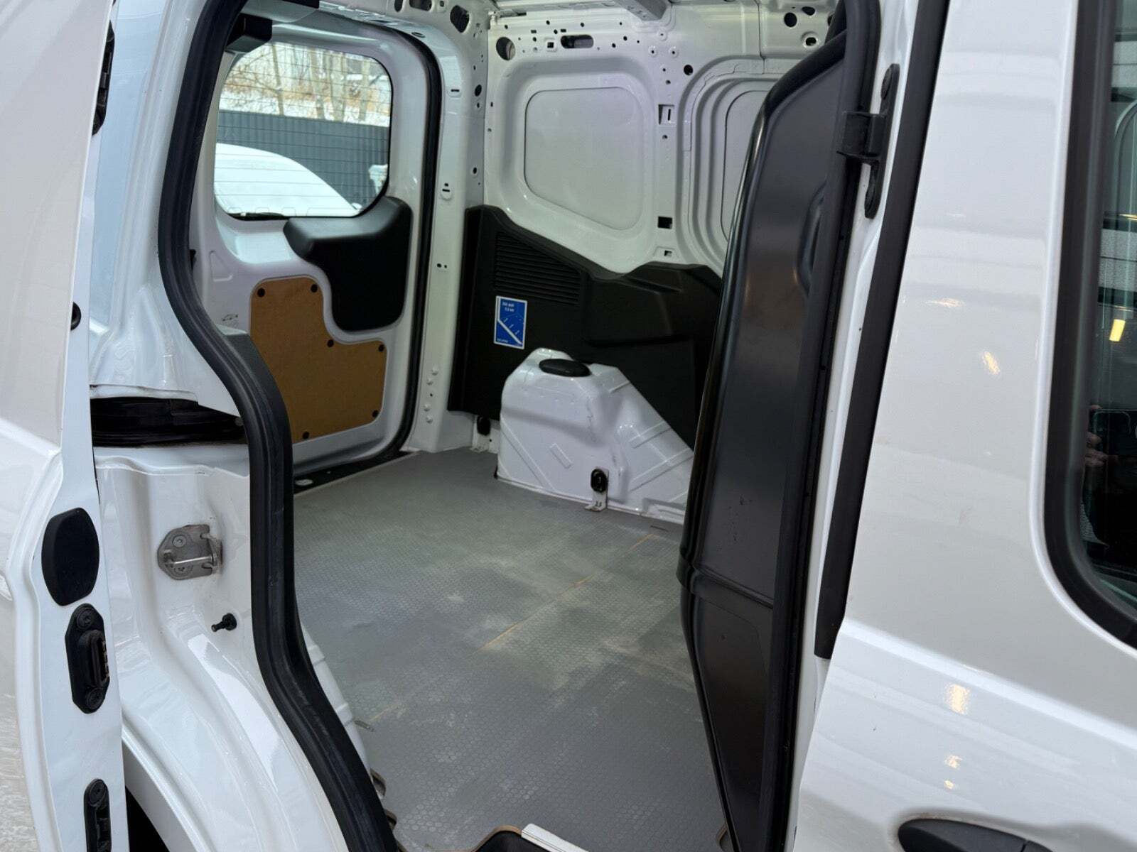 Hvid Ford Transit Courier fra 2020