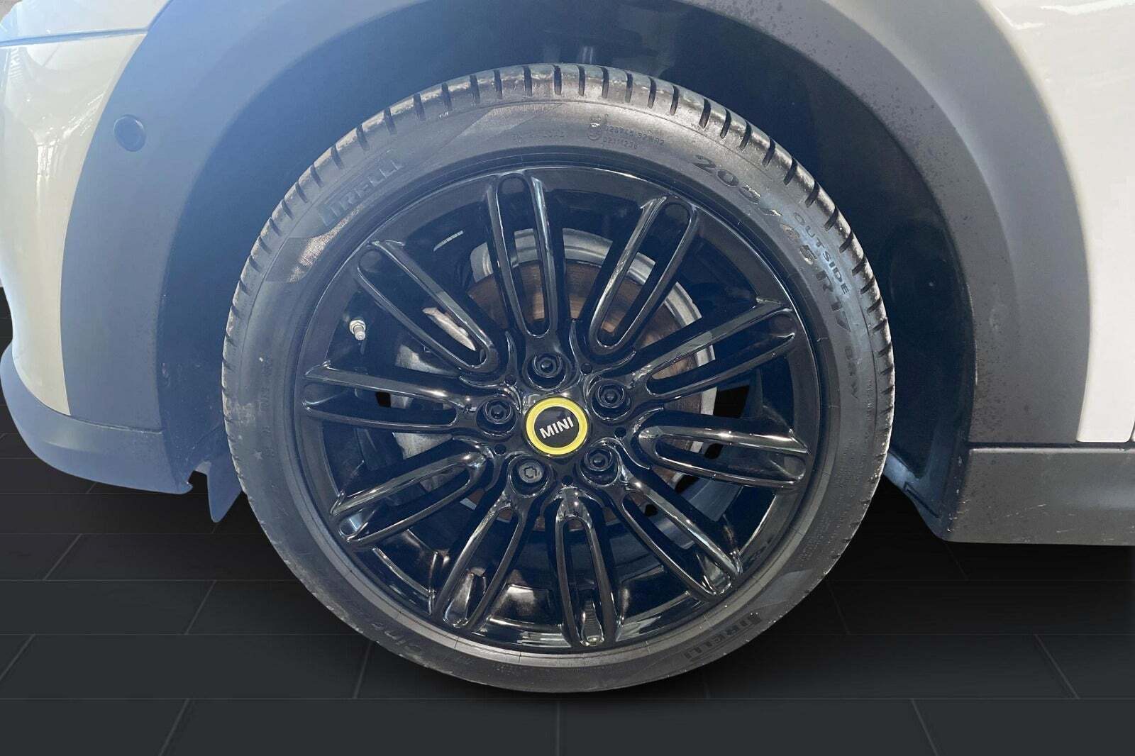 Hvid Mini Cooper SE fra 2023