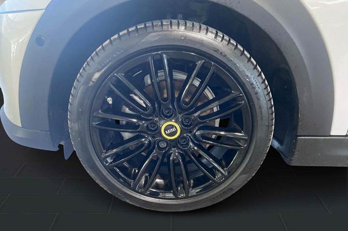 Hvid Mini Cooper SE fra 2023