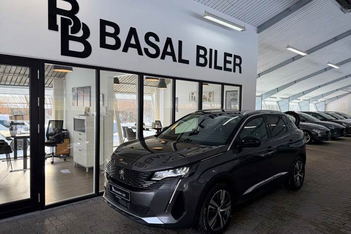 Grå Peugeot 3008 fra 2020 set udefra