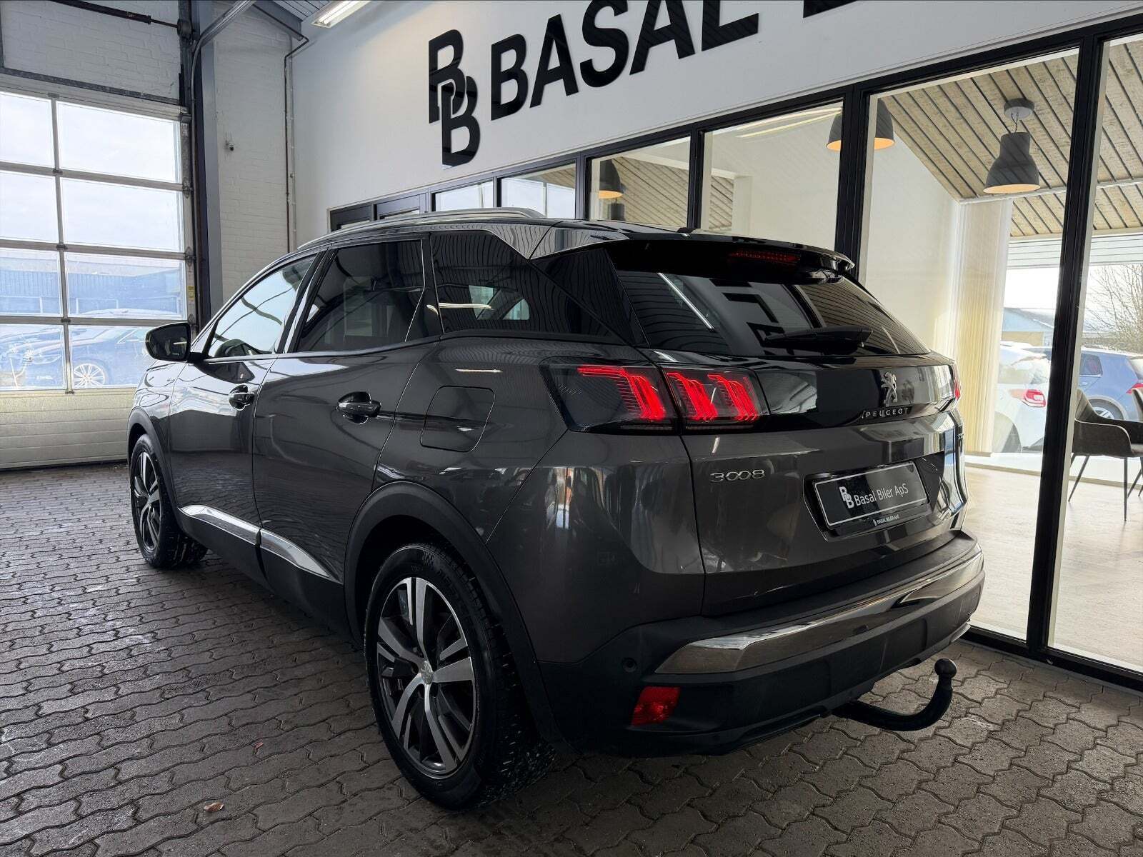 Peugeot 3008 1,6 Hybrid First Selection EAT8
