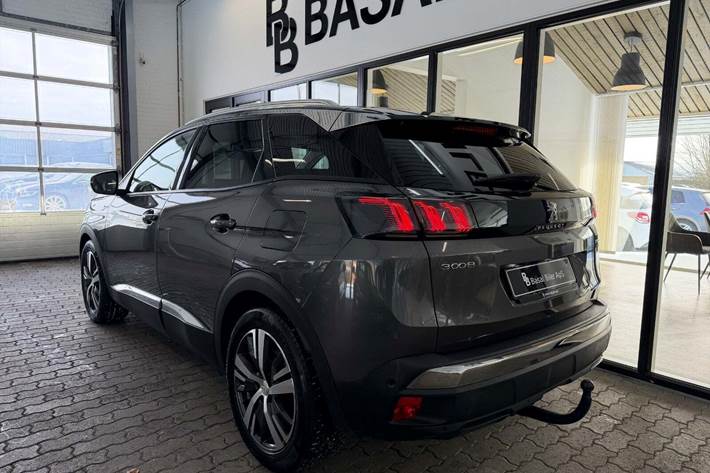 Grå Peugeot 3008 fra 2020