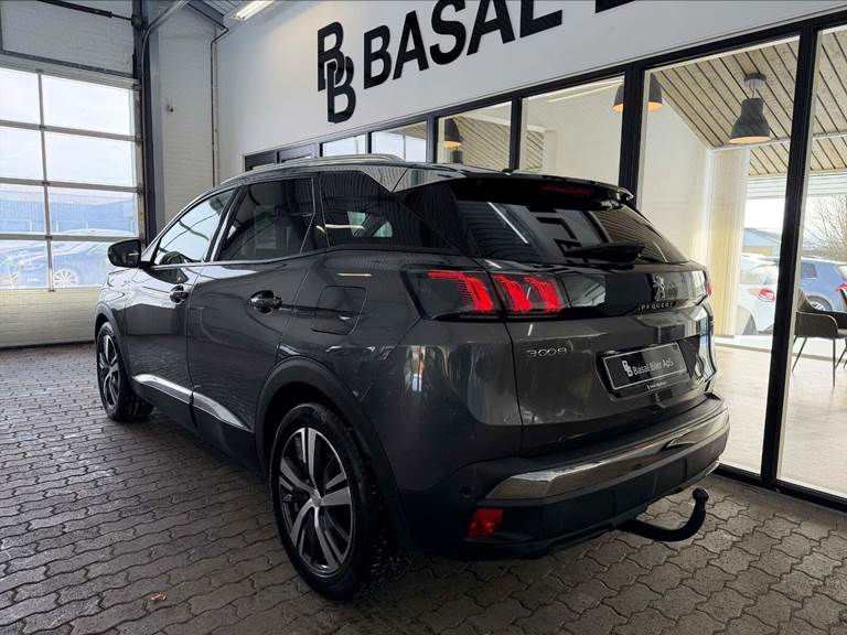 Peugeot 3008 1,6 Hybrid First Selection EAT8