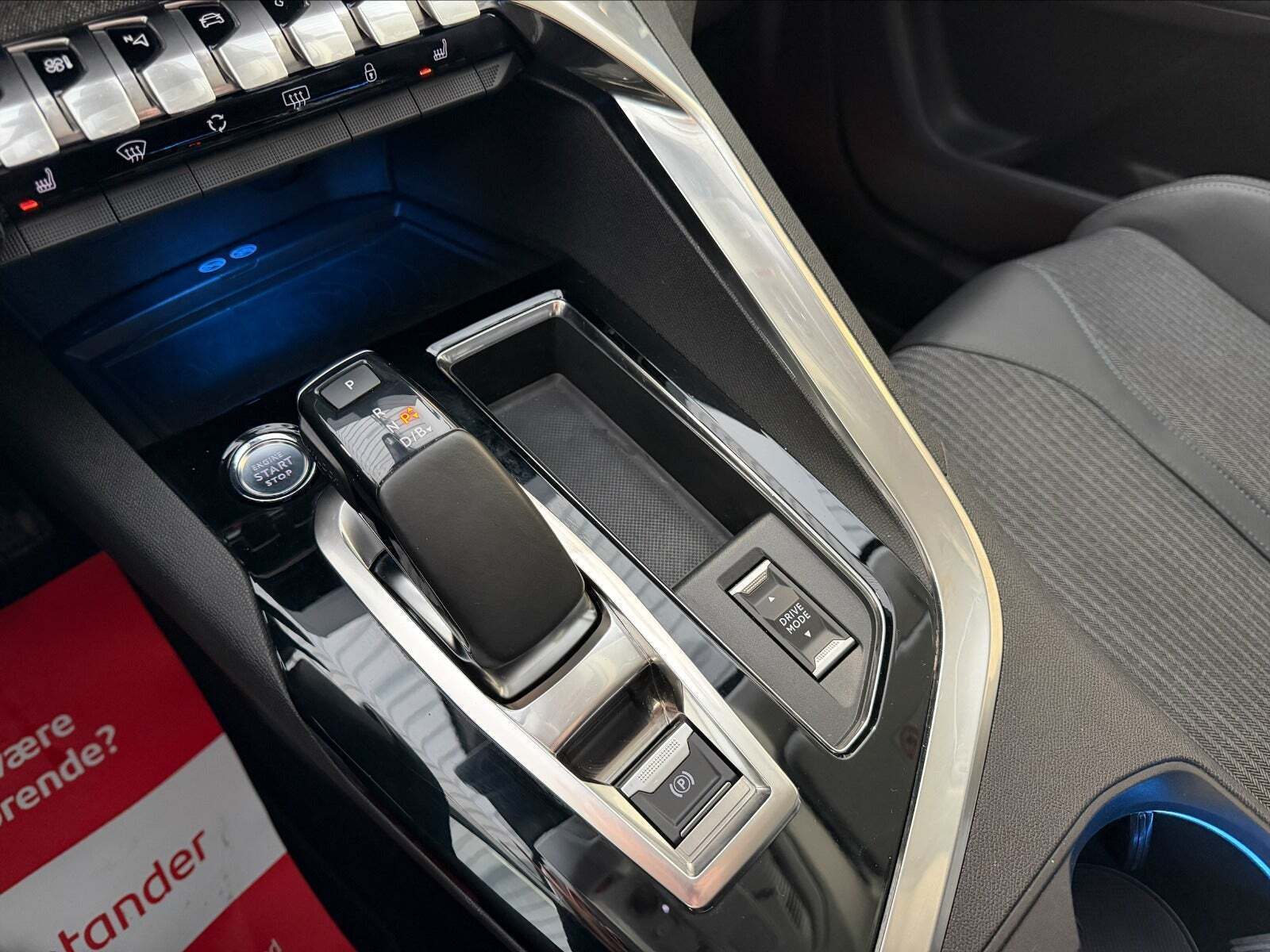 Grå Peugeot 3008 fra 2020