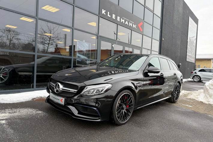 Sort Mercedes C63 fra 2017 set udefra