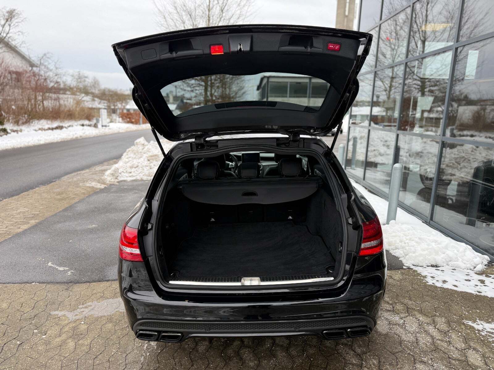 Mercedes C63 4,0 AMG S stc. aut.