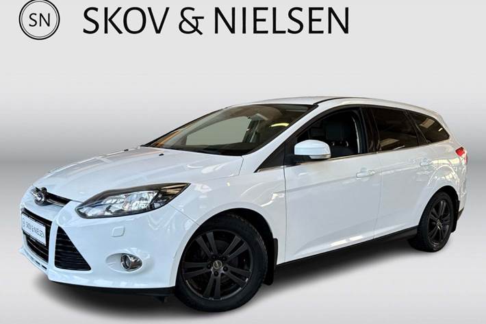 Hvid Ford Focus fra 2013 set udefra