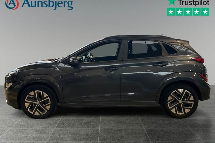 Grå Hyundai Kona fra 2021