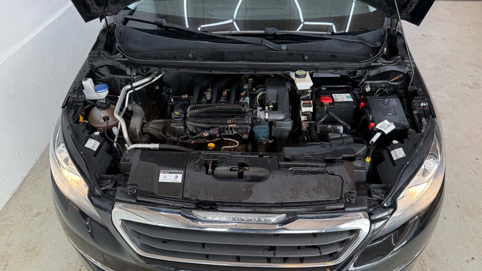 Sort Peugeot 308 fra 2014