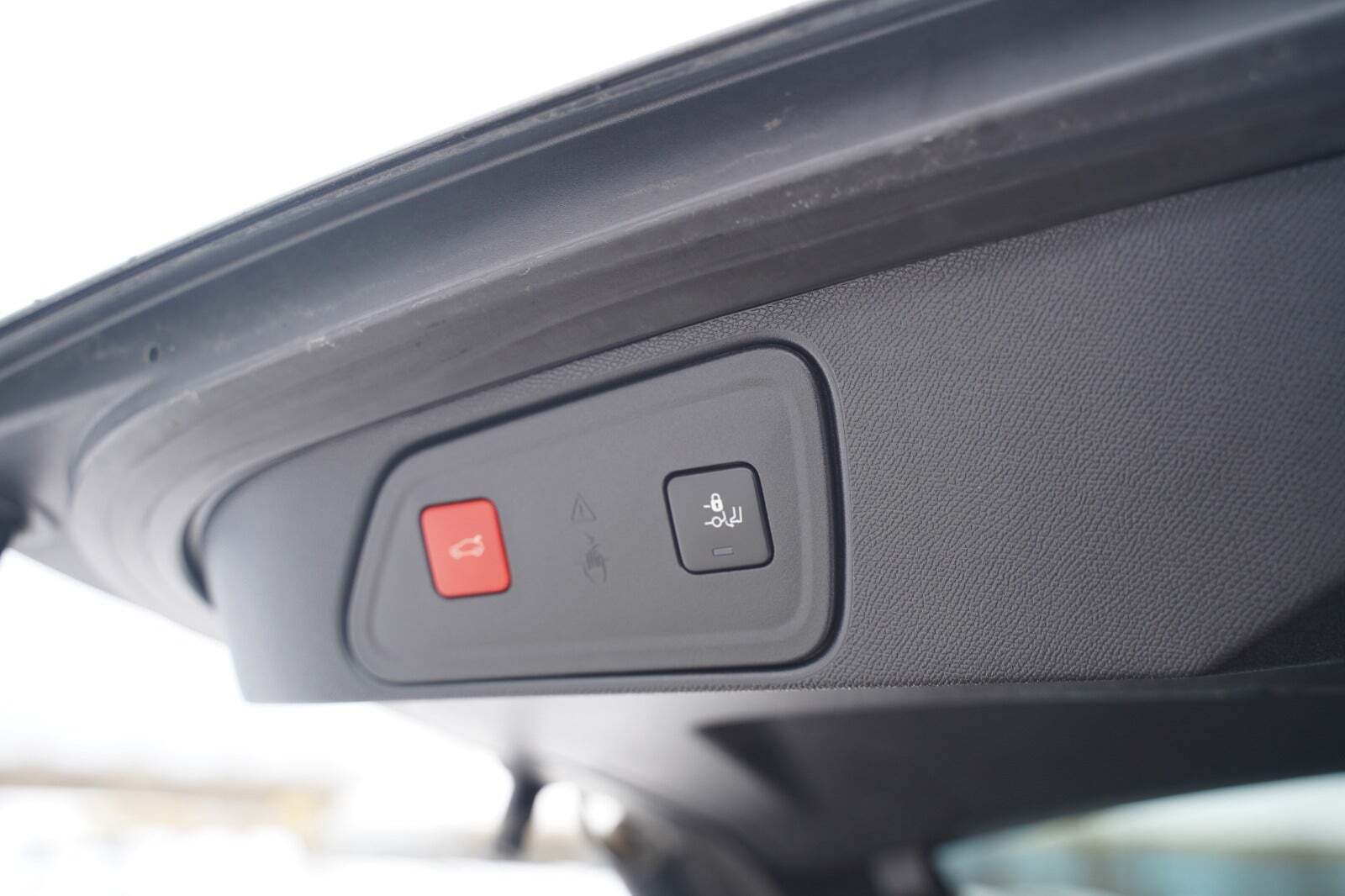 Grå Peugeot 3008 fra 2021