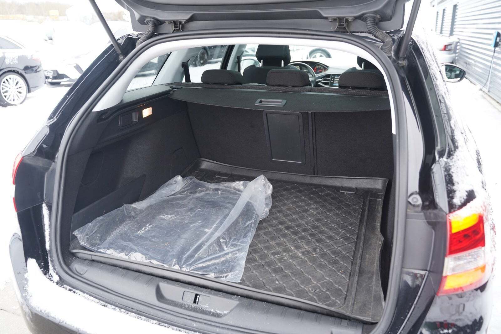 Sort Peugeot 308 fra 2020