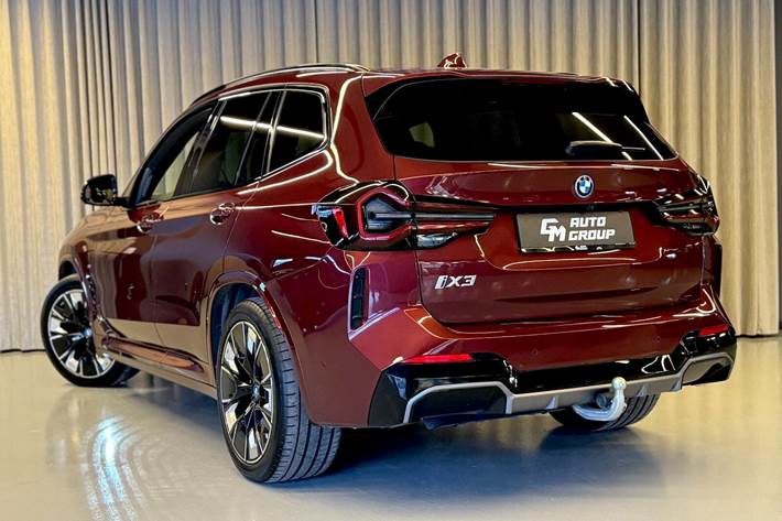 Rød BMW iX3 fra 2022