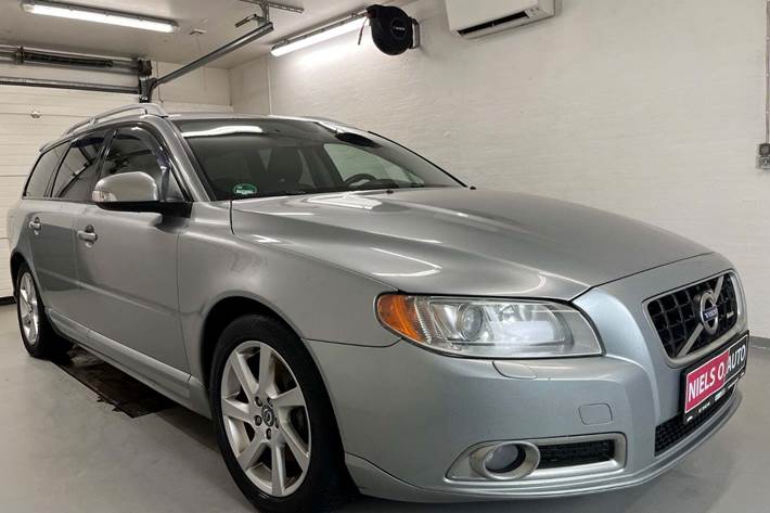 Sølv Volvo V70 fra 2010