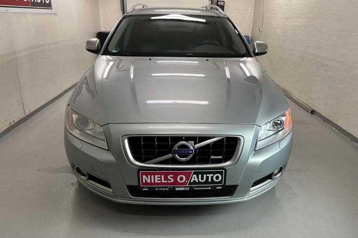 Sølv Volvo V70 fra 2010