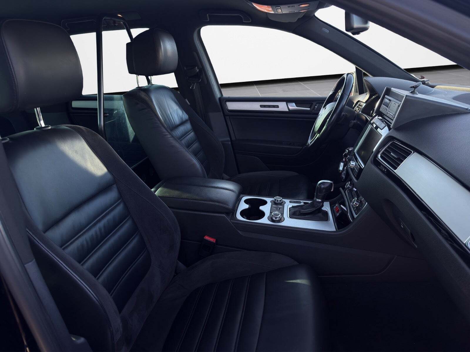 Sort VW Touareg fra 2014