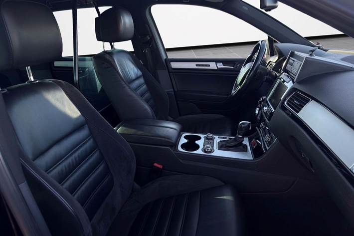 Sort VW Touareg fra 2014