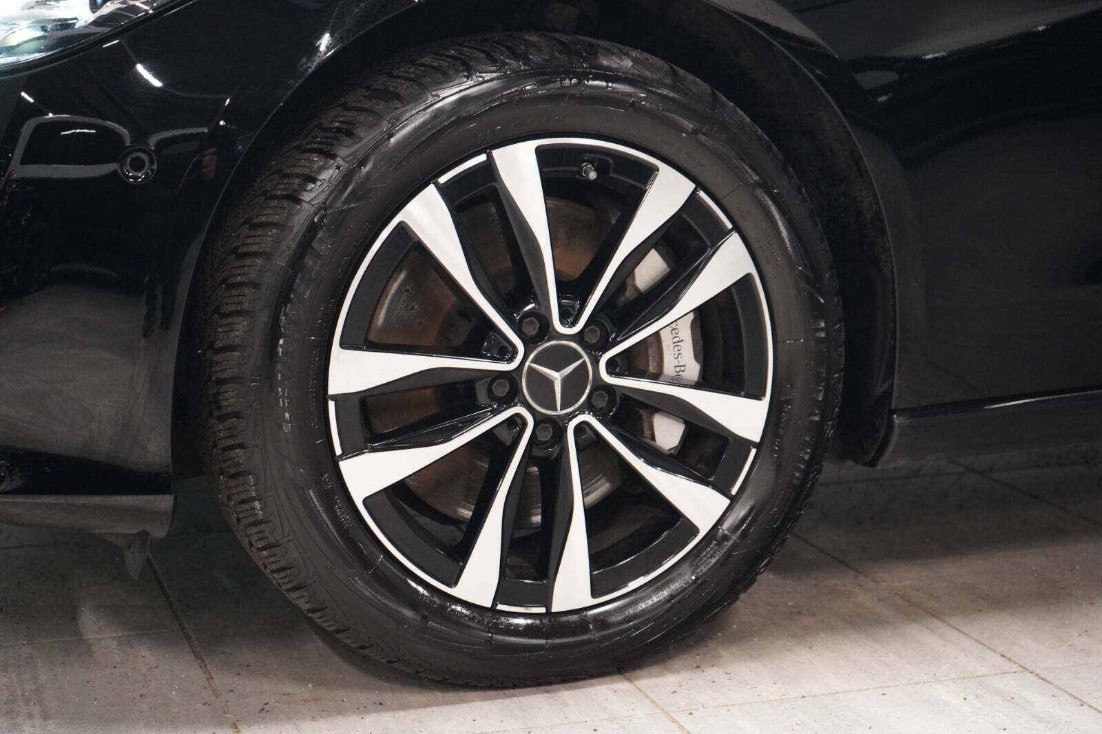 Sort Mercedes C300 e fra 2022