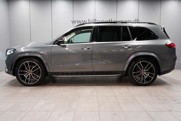 Grå Mercedes GLS400 d fra 2020