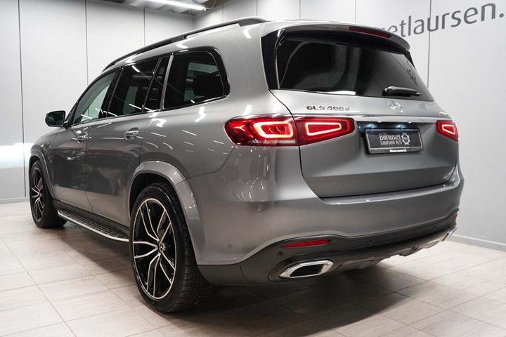 Grå Mercedes GLS400 d fra 2020