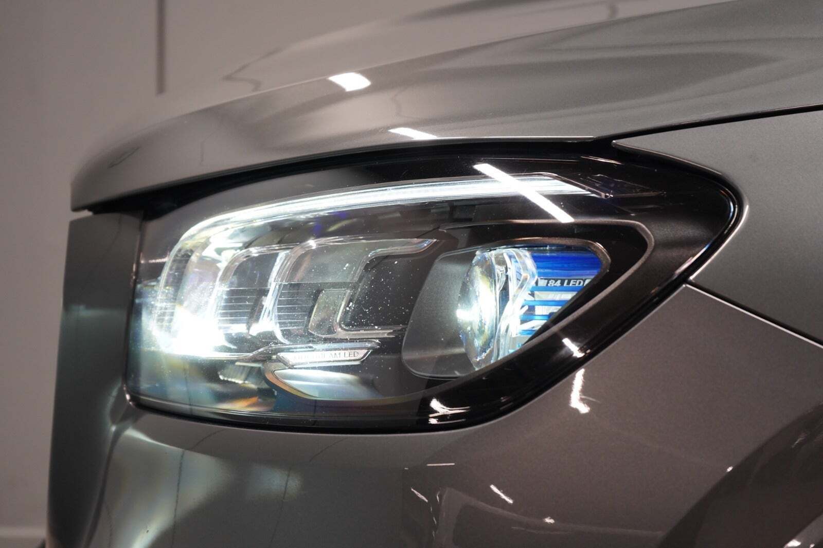 Grå Mercedes GLS400 d fra 2020