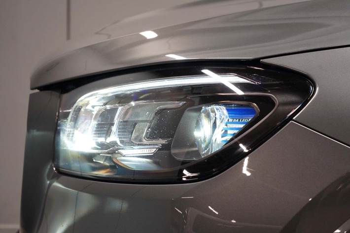 Grå Mercedes GLS400 d fra 2020