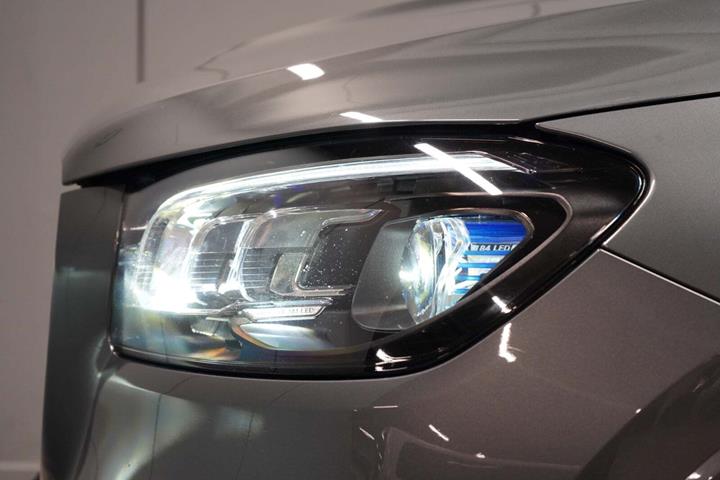Grå Mercedes GLS400 d fra 2020