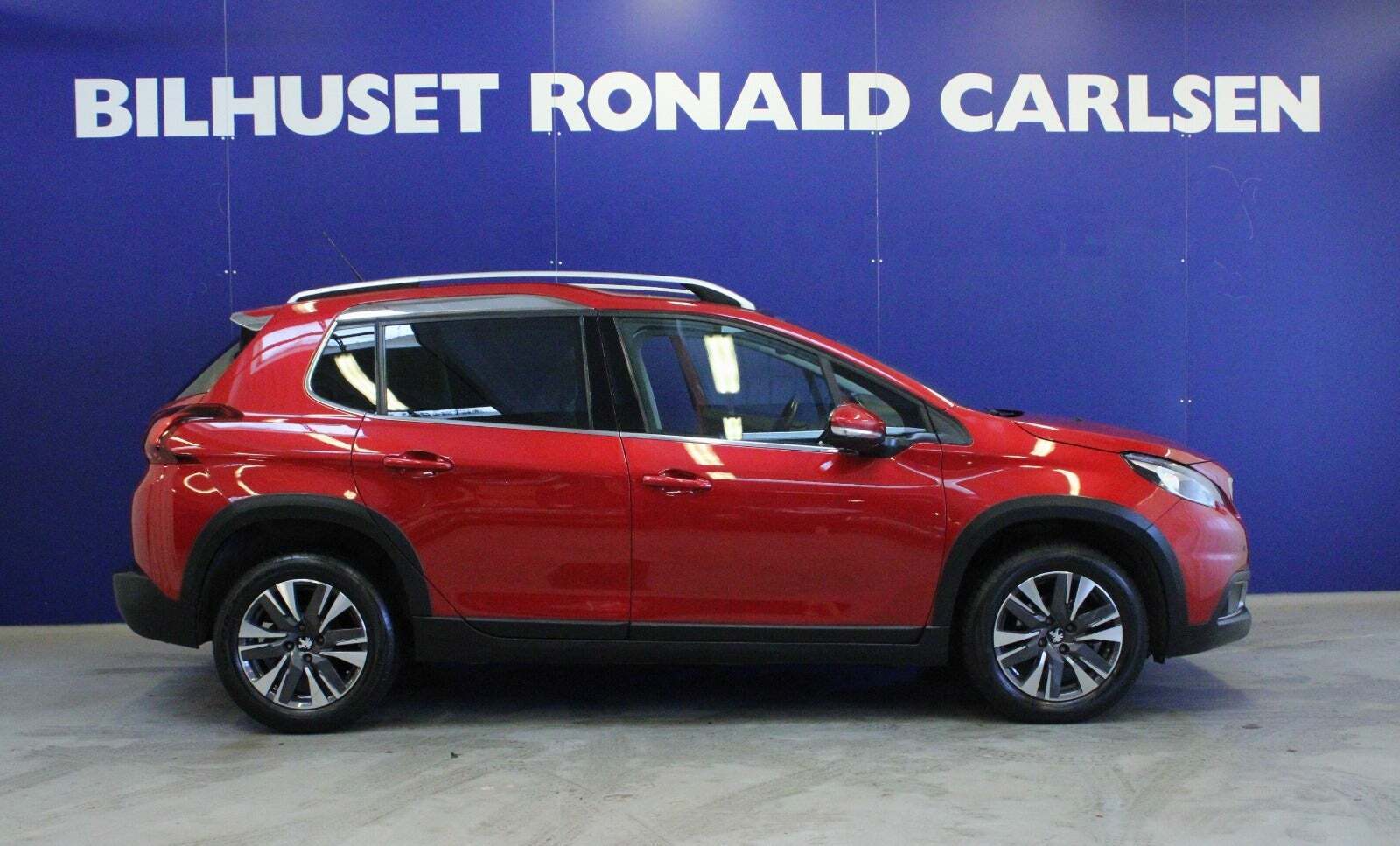 Rød Peugeot 2008 fra 2019