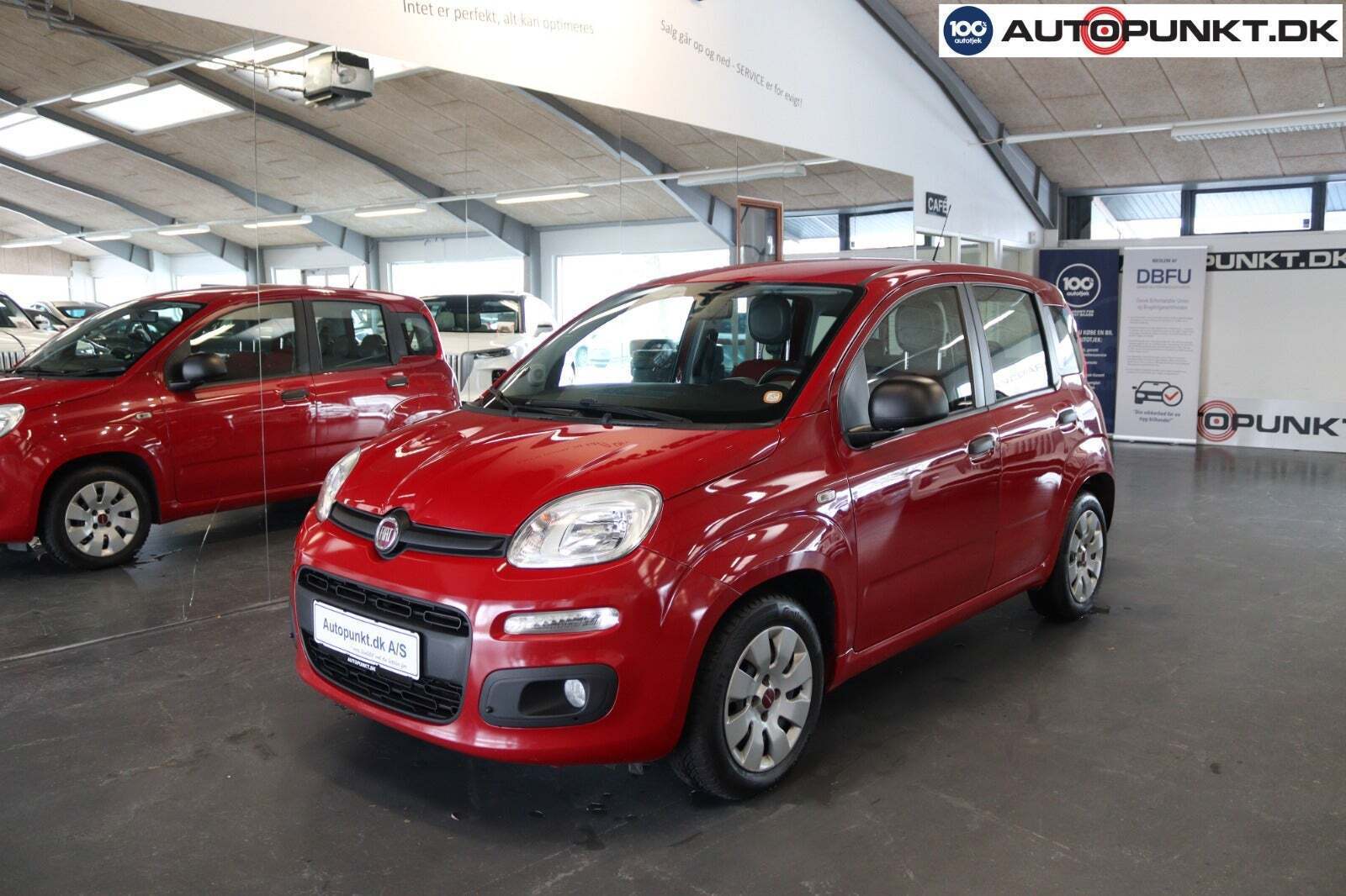 Rød Fiat Panda fra 2016 set udefra