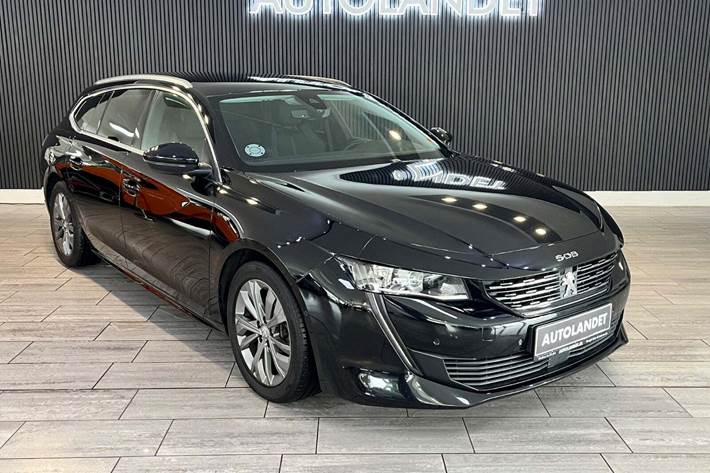 Sort Peugeot 508 fra 2021 set udefra