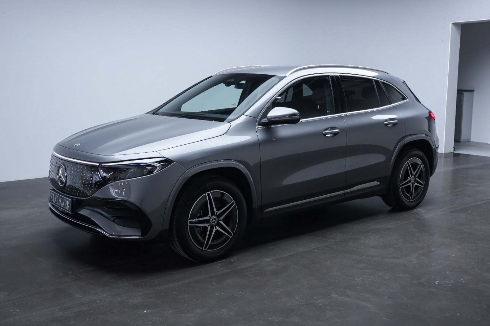 Grå Mercedes EQA250+ fra 2025