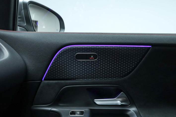 Grå Mercedes EQA250+ fra 2025