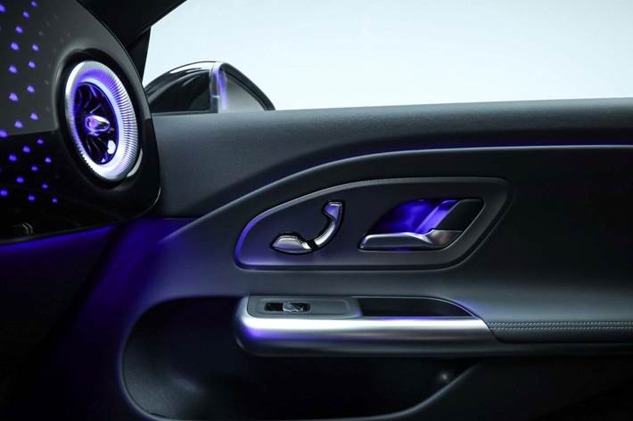 Hvid Mercedes CLA250+ fra 2025