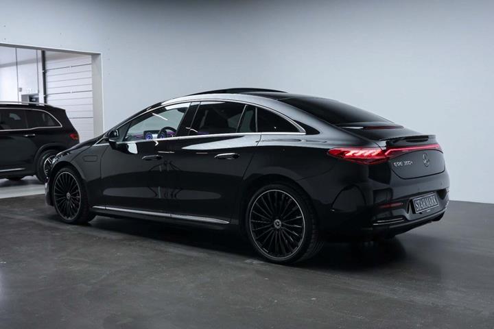 Sort Mercedes EQE350+ fra 2022
