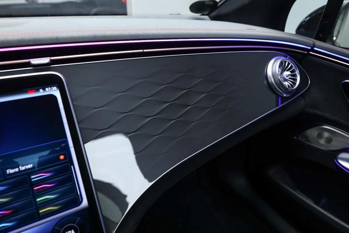 Sort Mercedes EQE350+ fra 2022