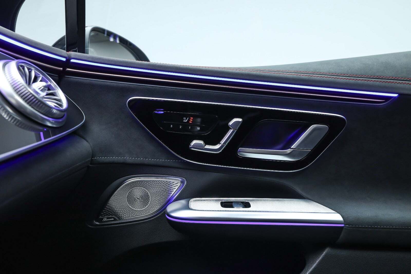 Sort Mercedes EQE350+ fra 2022