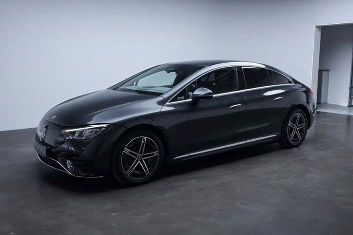Grå Mercedes EQE350 fra 2024