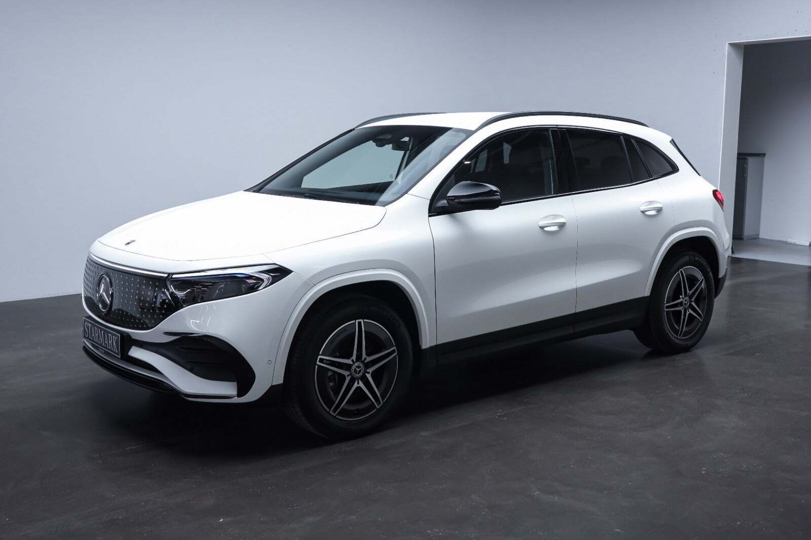Hvid Mercedes EQA250+ fra 2025