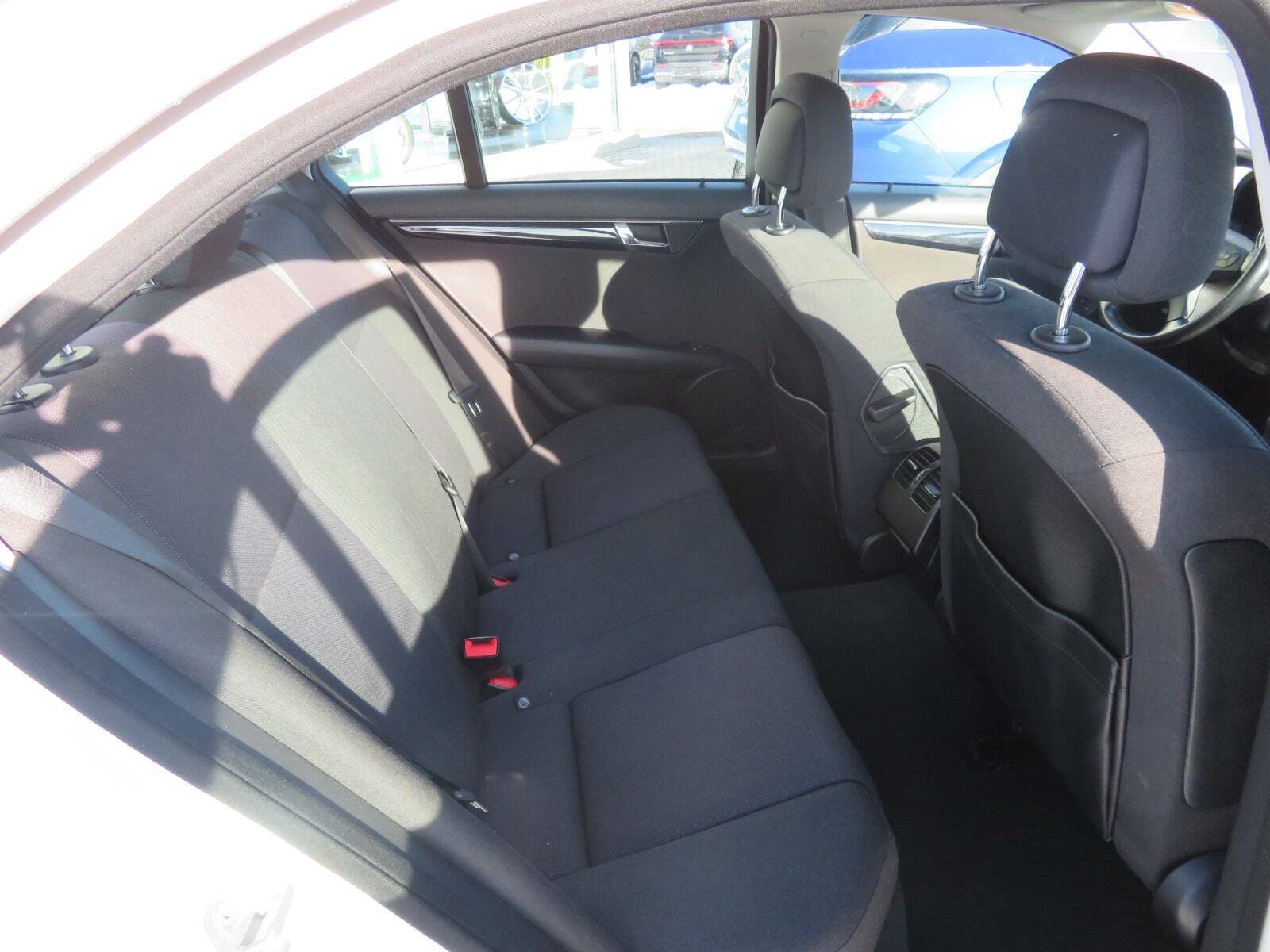 Hvid Mercedes C200 fra 2010