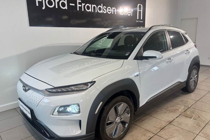 Hvid Hyundai Kona fra 2020 set udefra