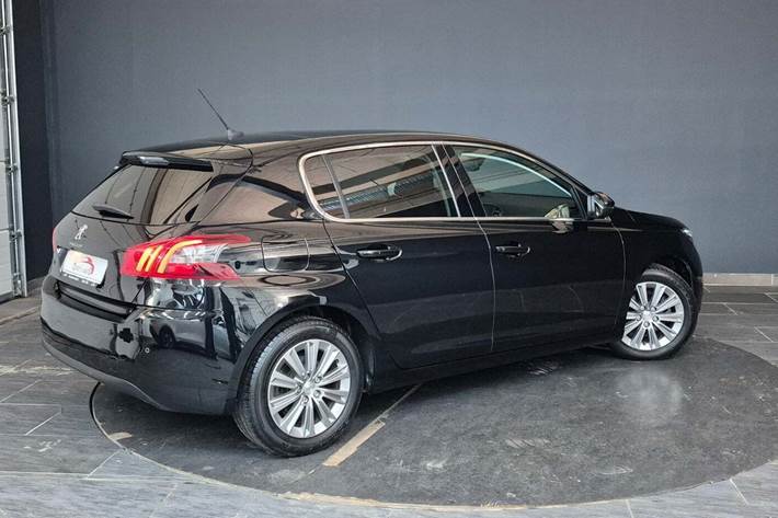 Sort Peugeot 308 fra 2019