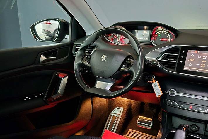 Sort Peugeot 308 fra 2019