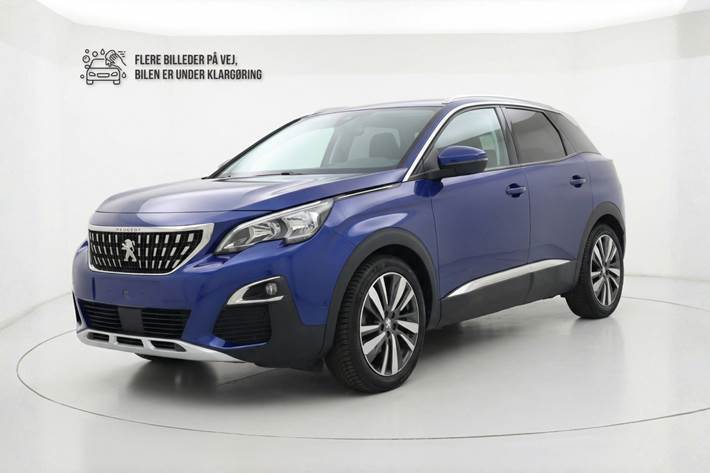 Blå Peugeot 3008 fra 2019 set udefra