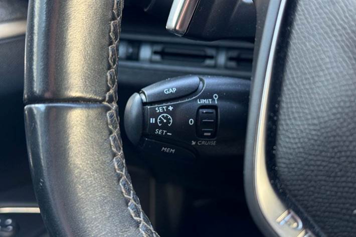 Blå Peugeot 3008 fra 2019