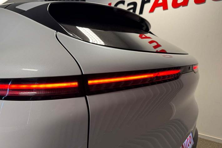 Hvid Xpeng G6 fra 2024