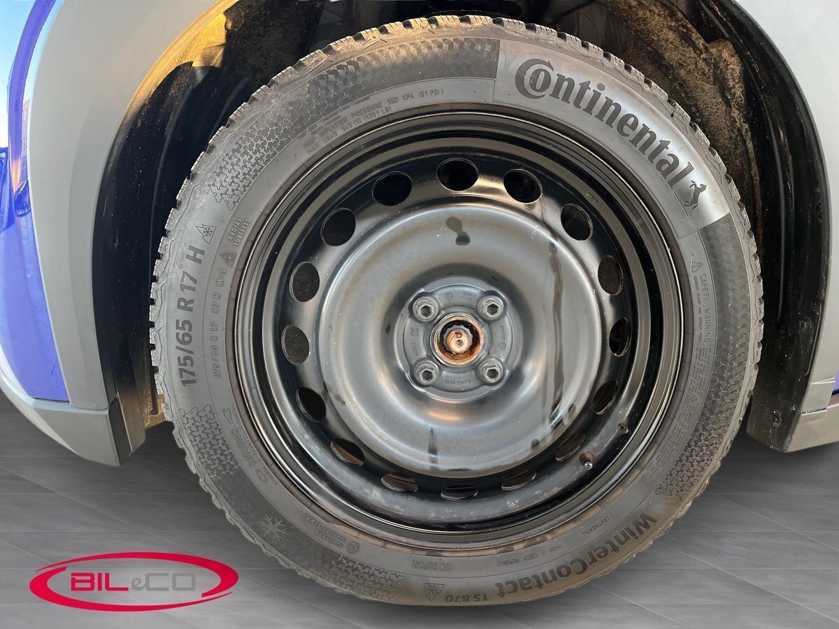 Blå Toyota Aygo X fra 2024