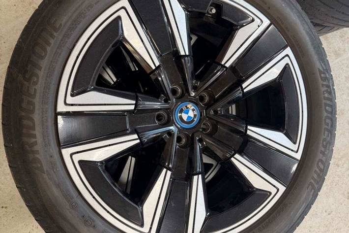 Blå BMW iX3 fra 2023