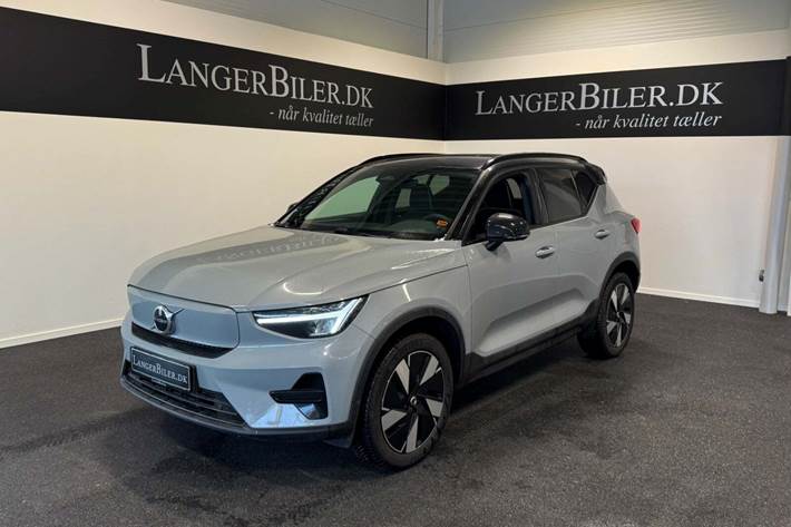 Grå Volvo XC40 fra 2024 set udefra